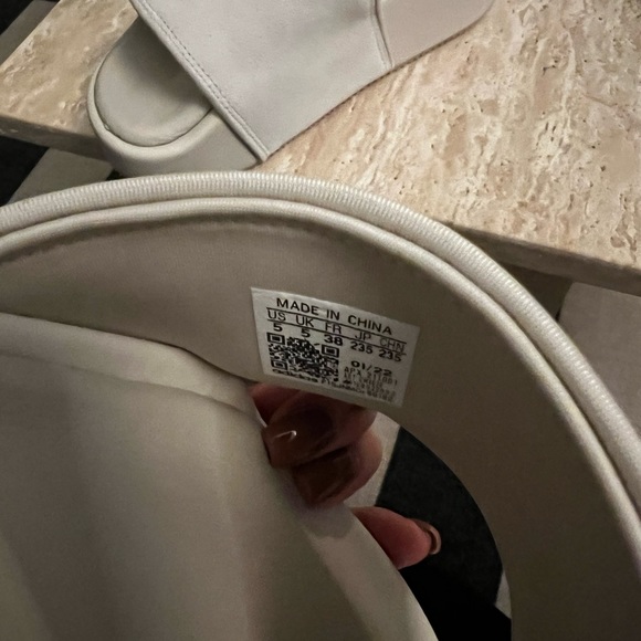 Y-3 Slides. UNISEX - Picture 5 of 9